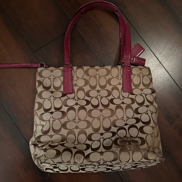 Coach Purse - Picture 4 of 7